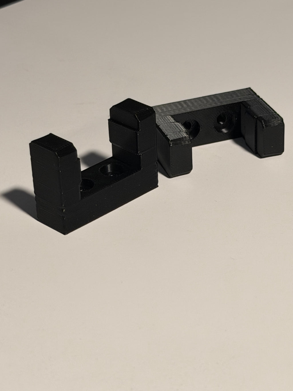 Eado 3D PETG ceiling brackets for the Arcadia T5 LumenIZE Pro UVB fixture, set of 2, view 4